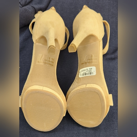 NWT Sexy Wild Diva Stiletto 4.75" Heels Open Toe Ankle Strap Size 9 - Picture 7 of 9